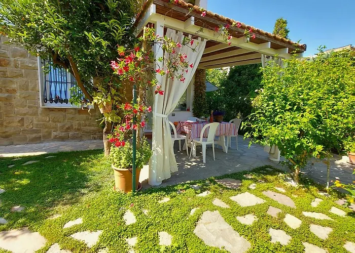 Comodo Con Giardino E Patio